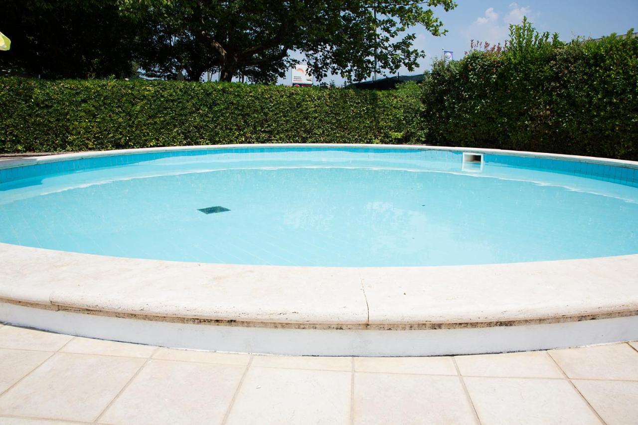 Camping Versilia Mare Hotel ลิโด ดิ กามาโยเร ภายนอก รูปภาพ
