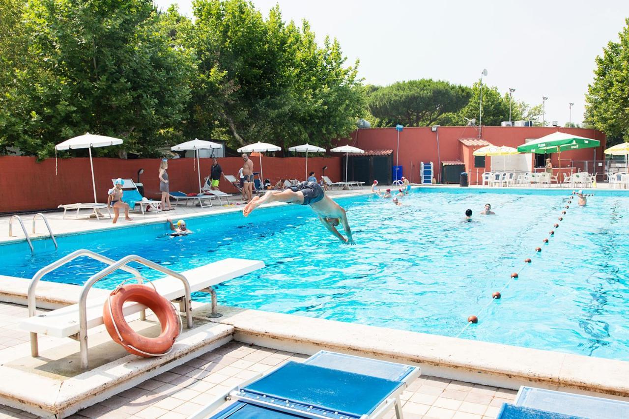 Camping Versilia Mare Hotel ลิโด ดิ กามาโยเร ภายนอก รูปภาพ