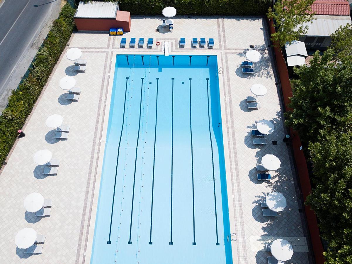 Camping Versilia Mare Hotel ลิโด ดิ กามาโยเร ภายนอก รูปภาพ