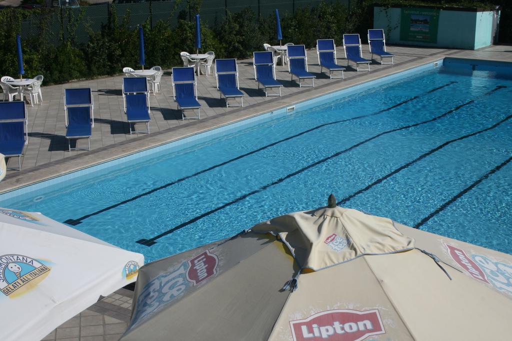 Camping Versilia Mare Hotel ลิโด ดิ กามาโยเร ภายนอก รูปภาพ