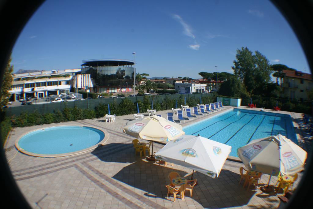 Camping Versilia Mare Hotel ลิโด ดิ กามาโยเร ภายนอก รูปภาพ