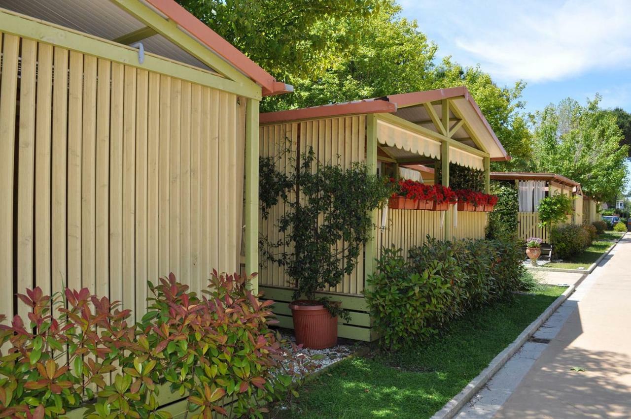 Camping Versilia Mare Hotel ลิโด ดิ กามาโยเร ภายนอก รูปภาพ